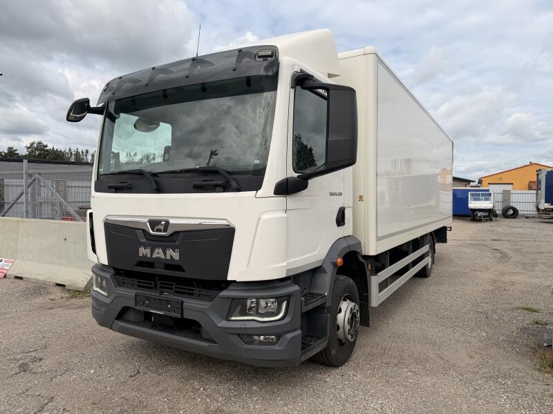 MAN 16.290BL skříň 7300mm + čelo