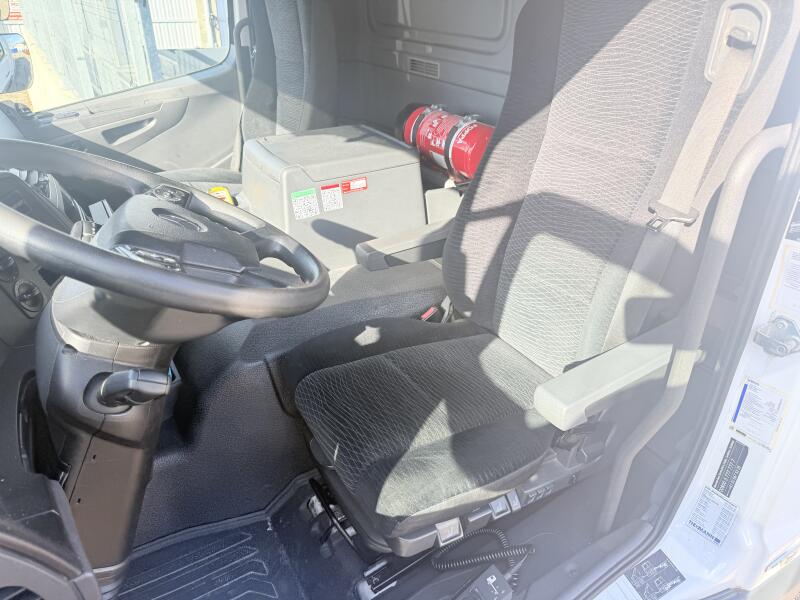 Mercedes-Benz Chladící skříň Pneu 10 R22,5