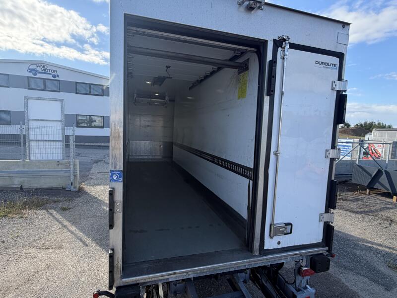 Mercedes-Benz Chladící skříň Pneu 10 R22,5