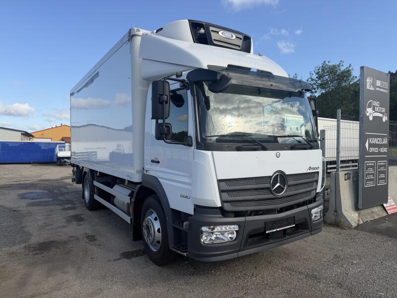 Mercedes-Benz Chladící skříň Pneu 10 R22,5