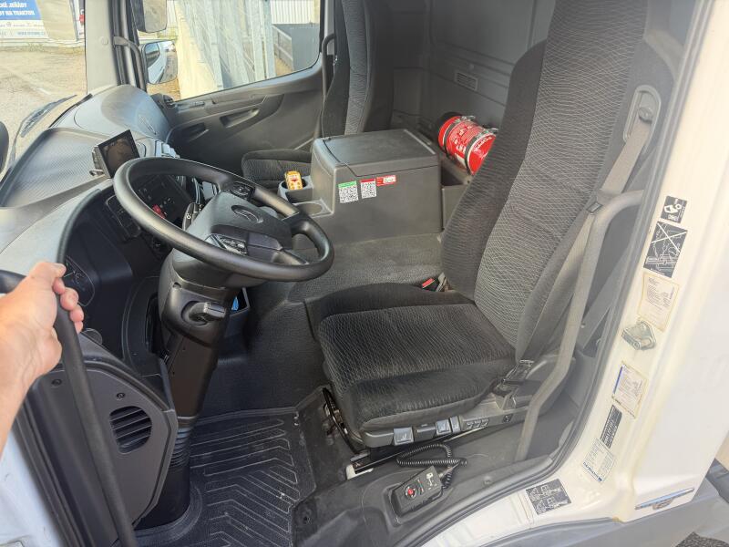 Mercedes-Benz Chladící skříň Pneu 10 R22,5