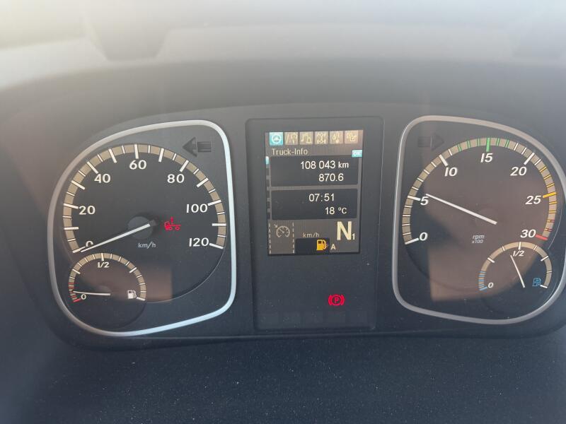 Mercedes-Benz Chladící skříň Pneu 10 R22,5
