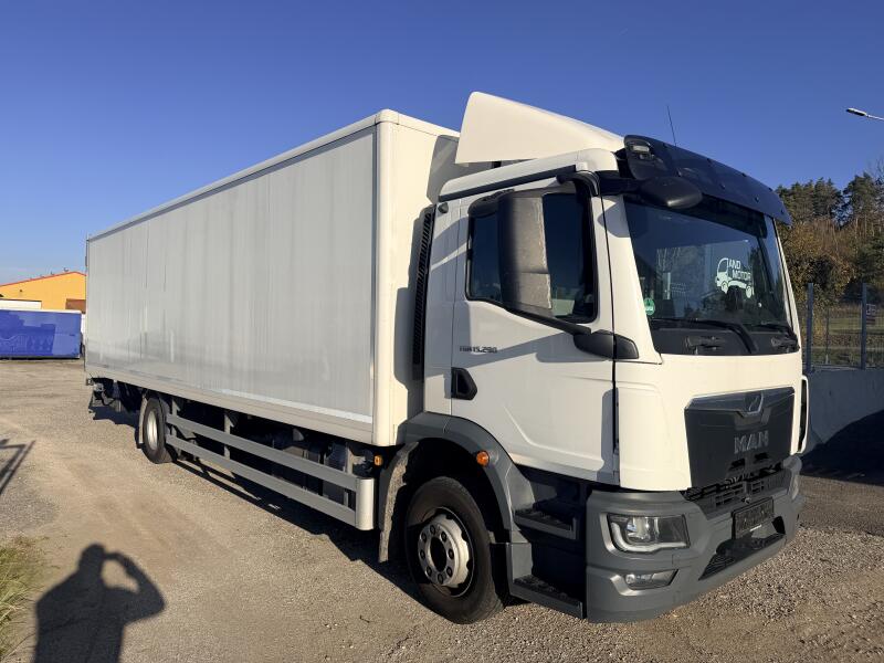MAN 15.290 skříň, čelo, 18 palet